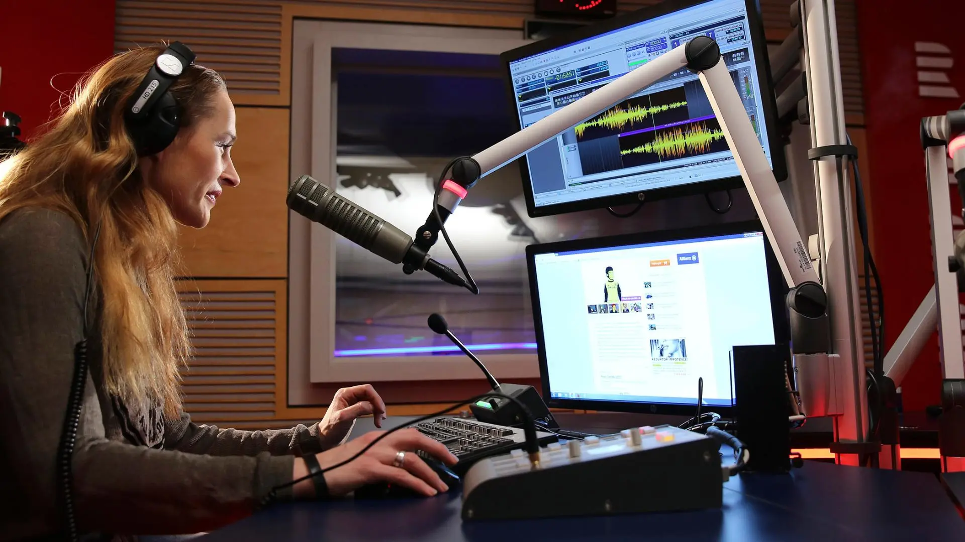 Radiožurnál: Důležitý nástroj pro informovanost v ČR