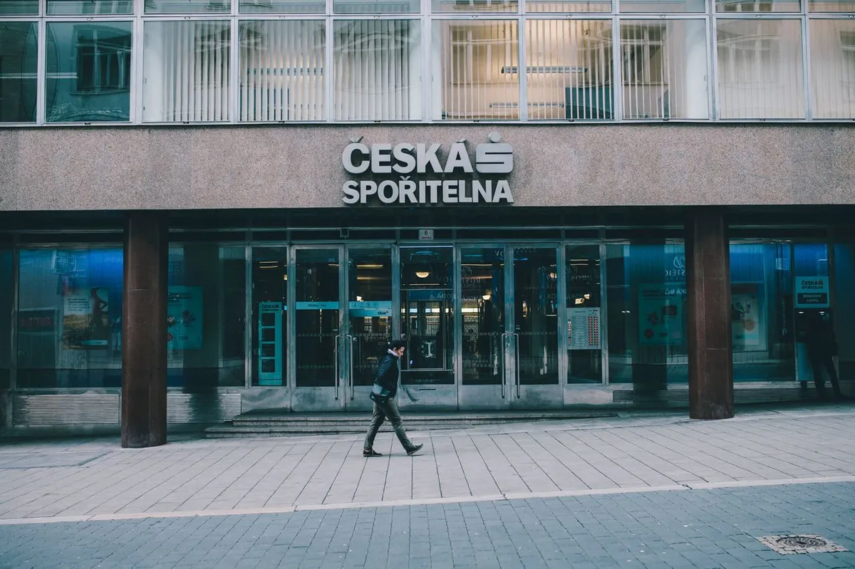 Česká spořitelna výpadek: Výpadek české spořitelny: Vláda reaguje na situaci s cenami pohonných hmot