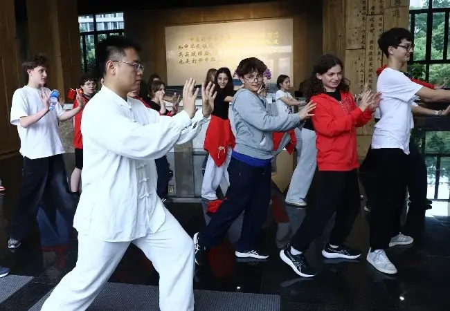 Kick: Maďarské parlamentní volby začaly s důrazem na „respektování vůle lidu“