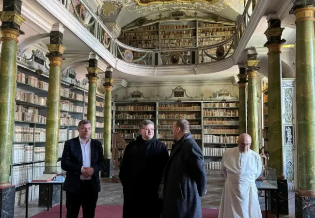 Ministr kultury Ota Klempíř čelí kritice za zastavení projektu Česká knihovna