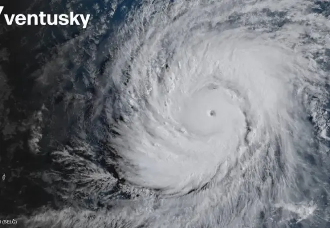 Supertajfun Sinlaku zasáhne Mariánské ostrovy