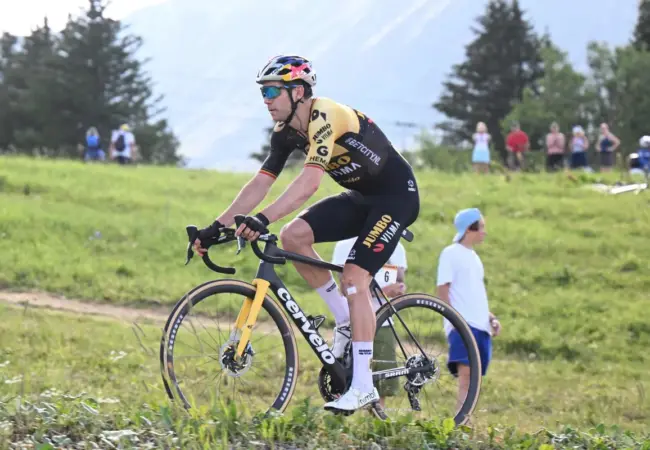 Paris roubaix: Wout van Aert vyhrál Paříž-Roubaix